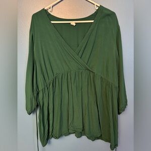 Old Navy XXL Maternity Bundle ( 2 Shirts 3 Pants )